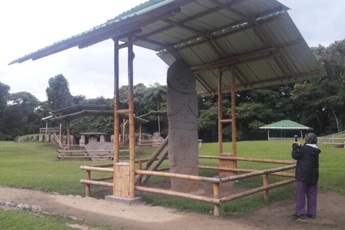 Mesita A: Estatuas ceremoniales en la Mesita A del Parque Arqueológico de San Agustín.