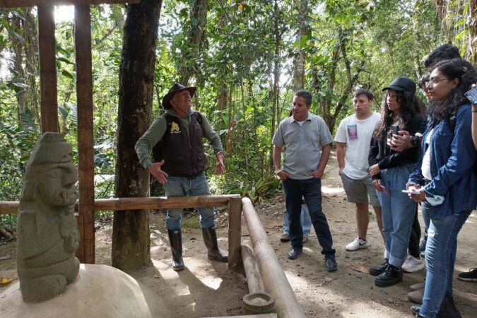 Fuente de Lavapatas: Complejo sistema de canales y figuras talladas en el lecho de piedra de la Fuente de Lavapatas.