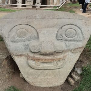 Tour guiado al Parque Arqueológico de San Agustín Huila con Destinos Tours.