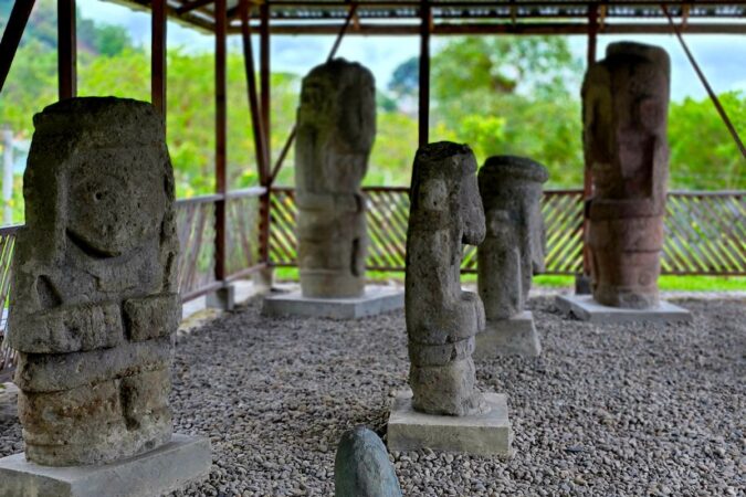 Estatuas líticas del Parque Arqueológico de Tierradentro