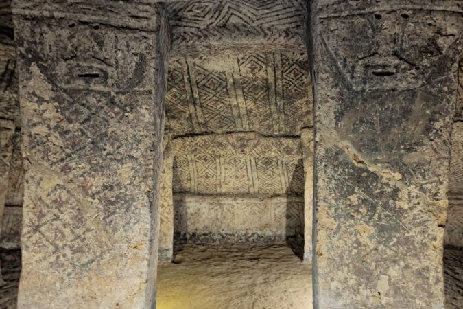 Entrada a tumba subterránea en Tierradentro