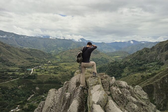 Paisaje andino desde la piramide Tierradentro con montañas del Cauca